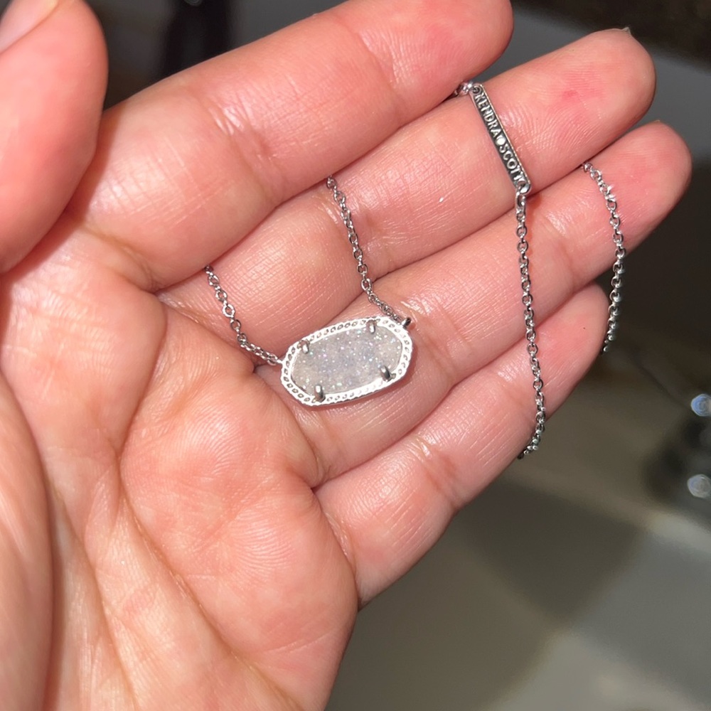 Kendra Scott necklace